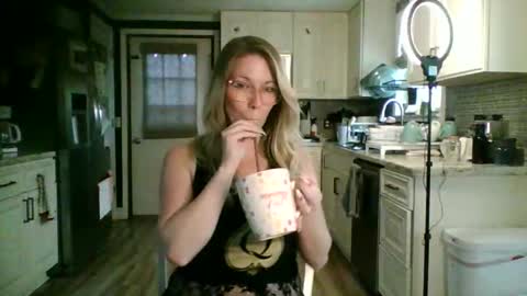 nikkib653466 online show from 04/10/26, 05:28