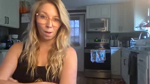 Snapshot of nikkib653466 chatting on 04/29/26, 05:41 nikkib653466 online show from 04/29/26, 05:41