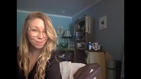 Snapshot of nikkib653466 chatting on 05/27/26, 06:27 nikkib653466 online show from 05/27/26, 06:27