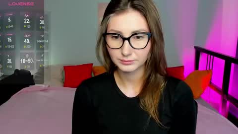Snapshot of nikkikiss__ chatting on 10/19/25, 01:28 nikkikiss__ online show from 10/19/25, 01:28