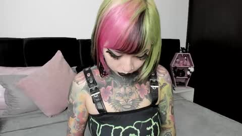 Nikki Ramone   online show from 02/09/25, 06:43