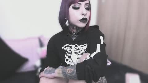 Nikki Ramone   online show from 09/09/25, 11:32