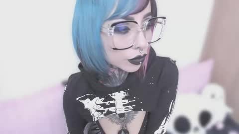 Nikki Ramone   online show from 09/30/25, 11:32