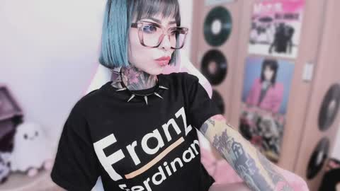 Nikki Ramone   online show from 04/01/26, 01:41