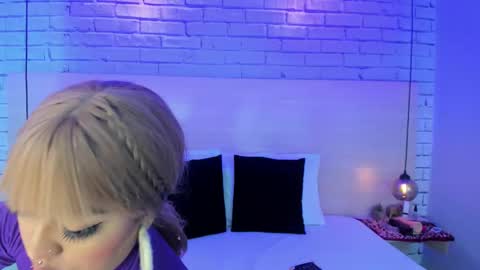 Snapshot of nikkydean chatting on 09/11/25, 03:17 Nikky Dean online show from 09/11/25, 03:17