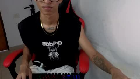 niklaus_wolf online show from 04/06/26, 05:03