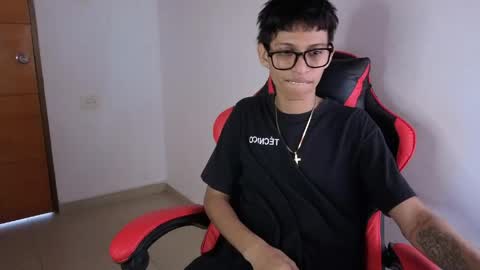 niklaus_wolf online show from 04/23/26, 04:09