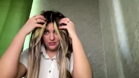 Nika online show from 12/10/24, 07:16