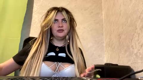 Nika online show from 12/12/24, 10:13