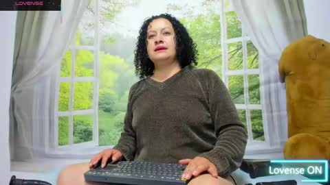 Snapshot of nikol32__ chatting on 06/05/26, 10:43 dayan online show from 06/05/26, 10:43