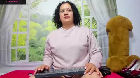 Snapshot of nikol32__ chatting on 06/09/26, 11:00 dayan online show from 06/09/26, 11:00