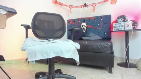 Nicol online show from 10/31/25, 02:29