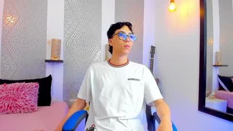    online show from 02/02/25, 04:05