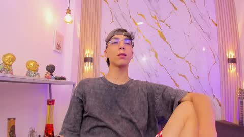    online show from 04/08/26, 04:23