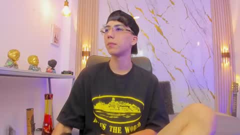 Snapshot of nikolay_gregori chatting on 04/24/26, 04:04 online show from 04/24/26, 04:04