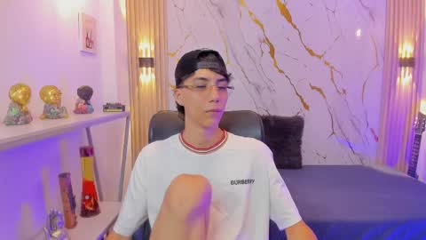 Snapshot of nikolay_gregori chatting on 04/29/26, 04:27 online show from 04/29/26, 04:27
