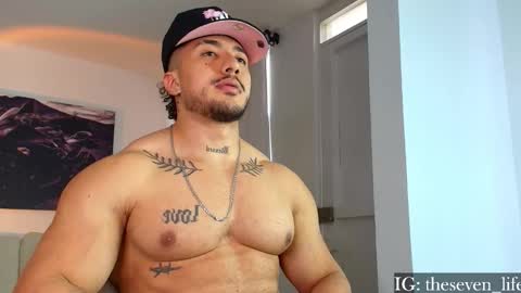 Snapshot of nikolaylisin chatting on 12/19/25, 01:51 Niko online show from 12/19/25, 01:51