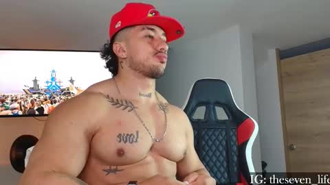 Snapshot of nikolaylisin chatting on 01/10/26, 11:23 Niko online show from 01/10/26, 11:23