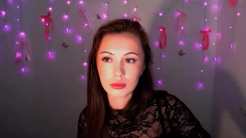 nikonara_ online show from 12/17/25, 02:34