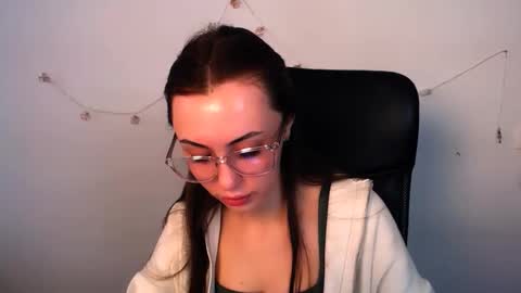 nikonara_ online show from 04/13/26, 08:20