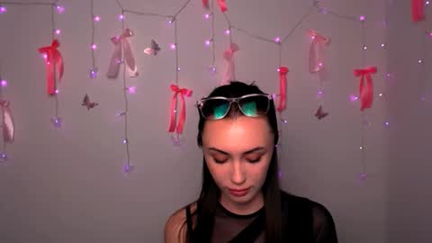 Snapshot of nikonara_ chatting on 04/22/26, 04:19 nikonara_ online show from 04/22/26, 04:19