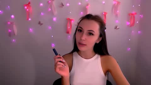Snapshot of nikonara_ chatting on 05/22/26, 11:38 nikonara_ online show from 05/22/26, 11:38
