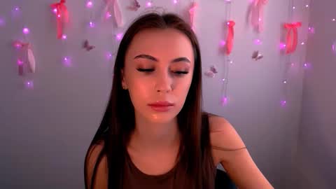 Snapshot of nikonara_ chatting on 05/25/26, 10:21 nikonara_ online show from 05/25/26, 10:21