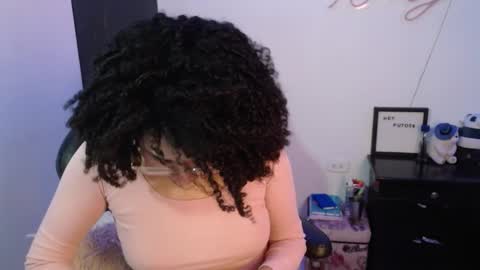 Nicole    GTM-5 1100 pm - 700 am online show from 02/03/25, 06:02