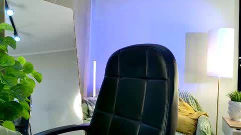 Veronica online show from 10/14/25, 01:34