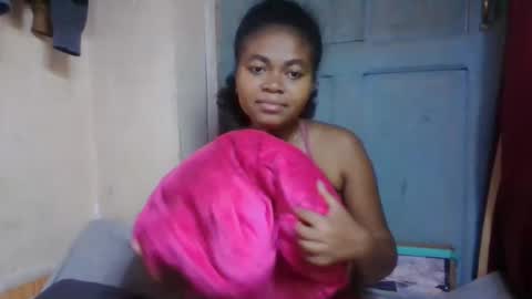 nilah online show from 05/11/26, 05:02
