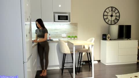 Bella online show from 12/30/24, 08:58