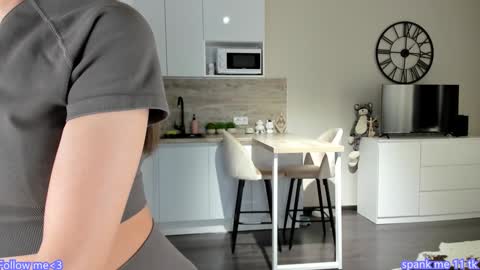 Bella online show from 01/29/25, 07:43