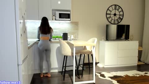 Bella online show from 02/23/25, 04:24