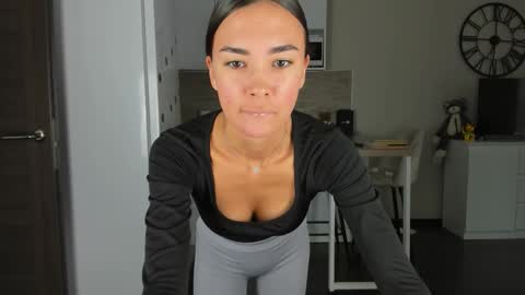 Bella online show from 09/22/25, 02:30