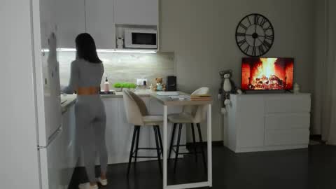 Bella online show from 09/24/25, 02:42