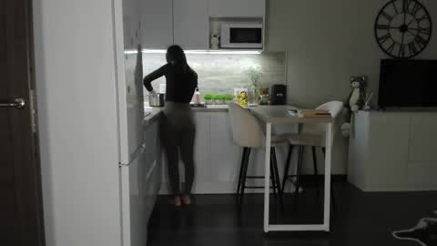 Bella online show from 02/06/26, 07:39