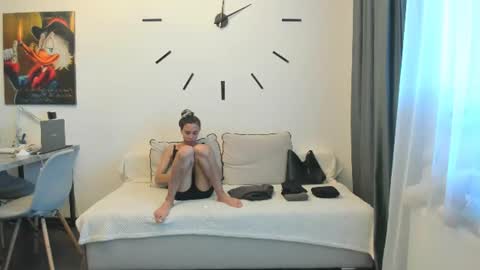 Bella online show from 06/19/26, 02:54
