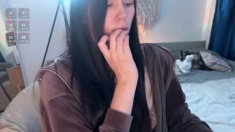 Snapshot of nimfaheart chatting on 09/18/25, 01:24 Jennet online show from 09/18/25, 01:24