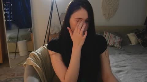 Snapshot of nimfaheart chatting on 11/21/25, 05:22 Jennet online show from 11/21/25, 05:22