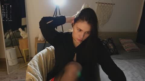 Snapshot of nimfaheart chatting on 11/26/25, 05:36 Jennet online show from 11/26/25, 05:36