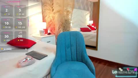 nina__ford online show from 11/17/25, 08:03