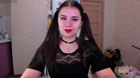 Snapshot of nina__si chatting on 09/19/25, 04:18 Nina online show from 09/19/25, 04:18