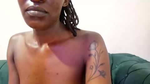 Snapshot of nina_bambi chatting on 10/26/25, 12:16 nina_bambi online show from 10/26/25, 12:16