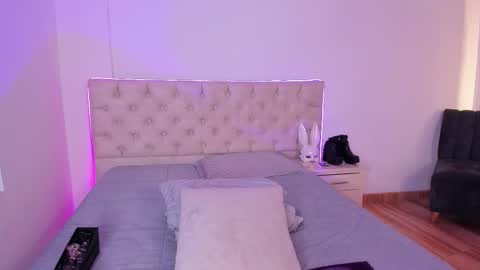 Nina Fox  online show from 03/27/26, 05:23