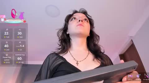 nina_ford_ online show from 11/17/25, 03:01