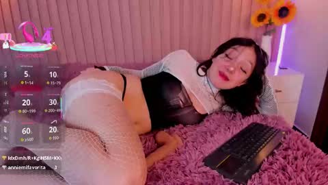 nina_ford_ online show from 12/05/25, 03:59