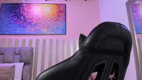 nina_glow_ online show from 05/06/26, 11:37