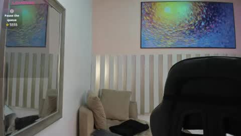 nina_glow_ online show from 05/19/26, 11:27