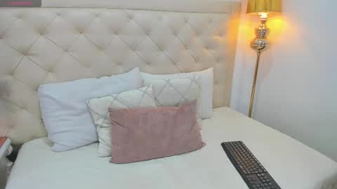 nina joyce online show from 03/19/26, 08:02