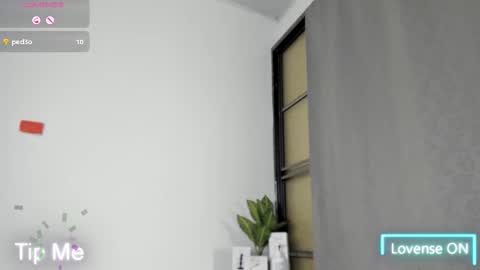 nina_keller_ online show from 12/18/25, 10:16